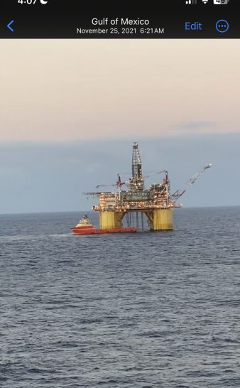 Plateforme offshore à l'aube — Golfe du Mexique